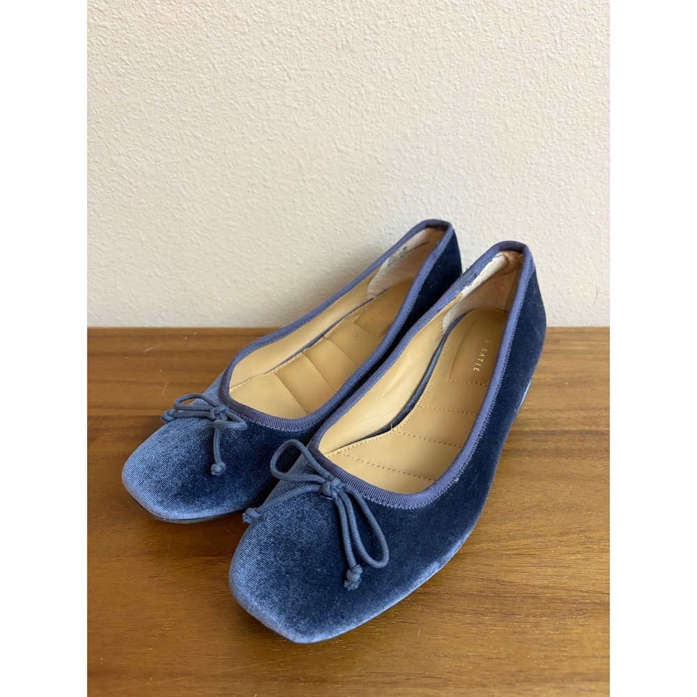 Kelly & Katie Blue Velvet Ballet Pumps 9M Square Toe Block Heel Bow Detail - Picture 4 of 7